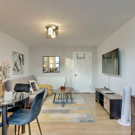 Southsea Getaway Apartment With Pool Table And Hot Tub Portsmouth Extérieur photo