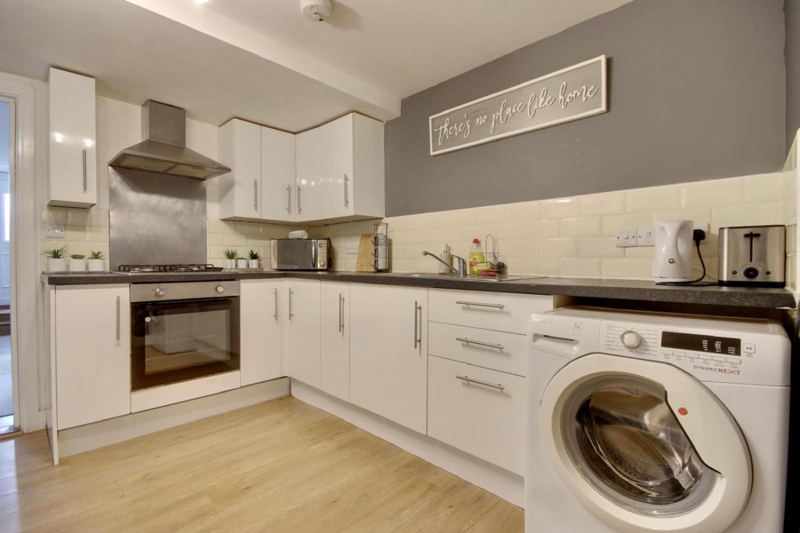 Southsea Getaway Apartment With Pool Table And Hot Tub Portsmouth Extérieur photo