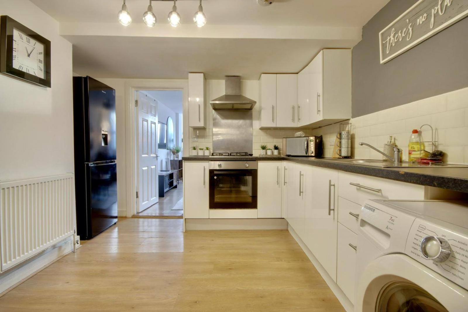 Southsea Getaway Apartment With Pool Table And Hot Tub Portsmouth Extérieur photo